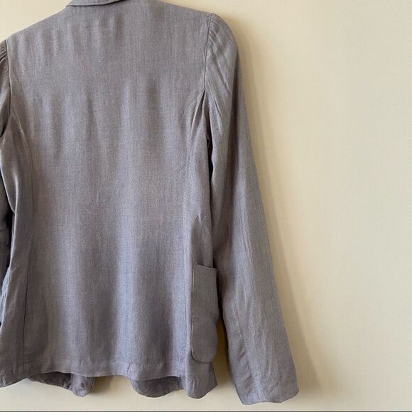 Aritzia- Light Chambray Blue Kent Lightweight Blazer - Picture 5 of 9